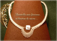 collier dentelle aux fuseaux et nacre