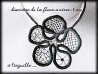 collier fleur dentelle à l'aiguille