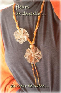 collier sautoir fleurs de dentelle