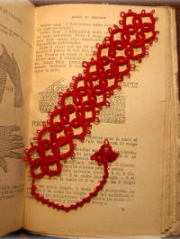 signet dentelle frivolité rouge